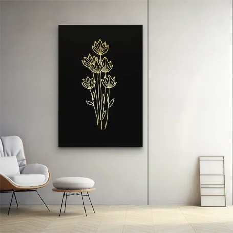 Ramo de flores doradas sobre fondo negro en una pared moderna.