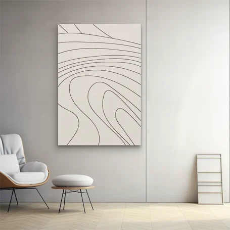 Lienzo minimalista con líneas onduladas en tonos neutros, colgado en una pared clara.