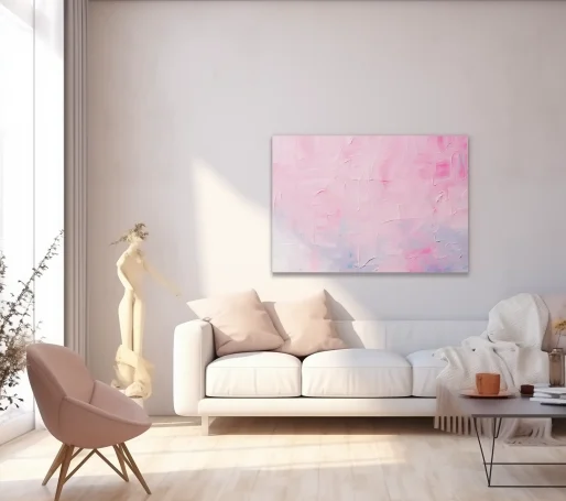 Sala luminosa con un sofá blanco, cojines suaves y una pintura abstracta en tonos rosa y morado.