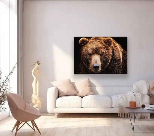 Retrato de un oso marrón en una pared de una sala de estar moderna.
