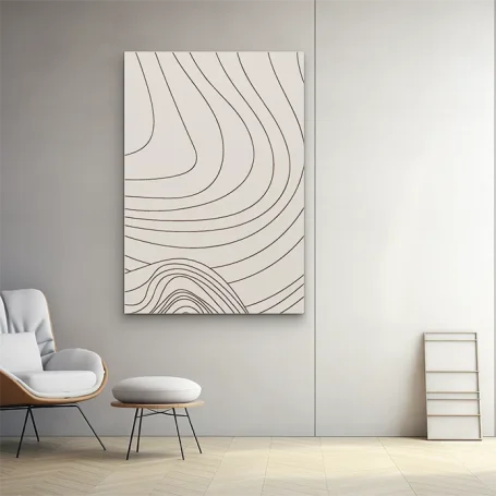 Diseño abstracto en tonos claros con líneas curvas sobre fondo claro en una pared.