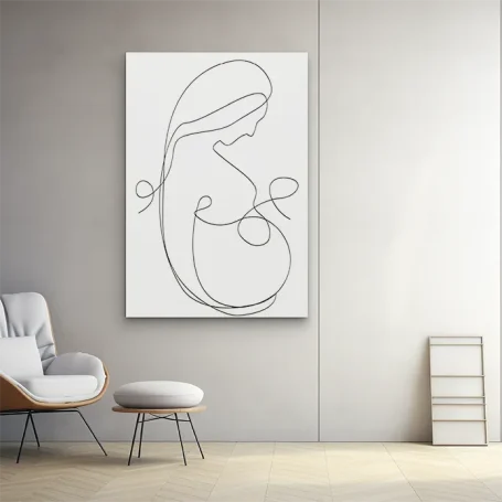 Dibujo lineal minimalista de una figura femenina embarazada en una pared blanca.